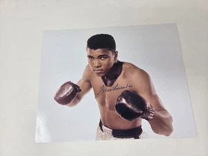 Muhammad Ali Signed Boxing Photograph In Fighting Stance Wearing Brown Gloves - Picture 1 of 5