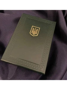 Estuche balada ucraniano "Tryzub" verde. Por una recompensa. - Imagen 1 de 2