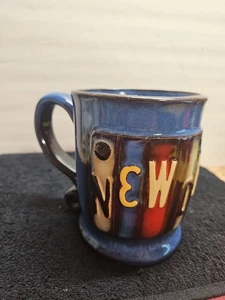 Taza de café de cerámica azul colorida de Nueva Orleans usada - Imagen 1 de 10