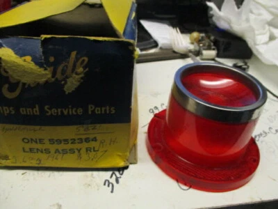 NOS 1961 Pontiac Star Chief Lente de luz trasera izquierda PN# 5952366, Guía R2A-61 Foto 1 de 3