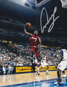 ANTOINE WALKER MIAMI HEAT ACTION SIGNED 8x10 - Picture 1 of 1