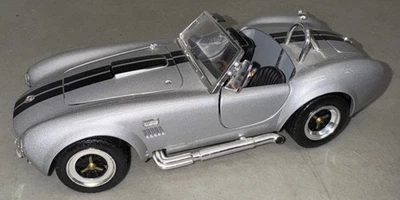 Modelo de coche plateado fundido a presión SHELBY COBRA 427 S/C escala 1:64 Road Signature 1964 Foto 1 de 4