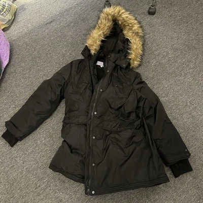 Parka con capucha de piel sintética Madden Girl para mujer Abrigo Chaqueta Cremallera a presión Negro Talla XL Foto 1 de 3