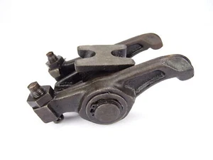 Cavalletto leva basculante per motore D9532 M180 del trattore MAN 2L3 - Foto 1 di 6