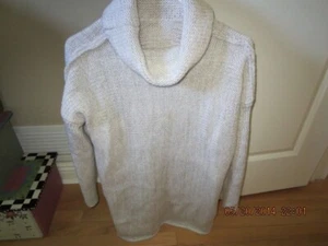 LIGHT GRAY TURTLENECK SWEATER--SIZE LARGE--#T3A-3 - Picture 1 of 24