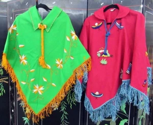 LOTTO 2 MANTELLE PONCHO MESSICANE VINTAGE ANNI 50 VERDE ROSSO LANA RICAMATE CON (EZS002383) - Foto 1 di 12