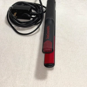 Estilizador iónico infrarrojo True Ceramic Pro rojo y negro - Imagen 1 de 6