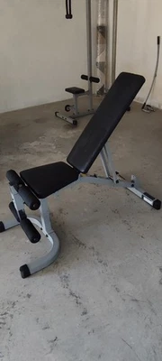 Matériel de Musculation Home Gym : banc, poulie, barres, haltères et disques - Photo 1/4