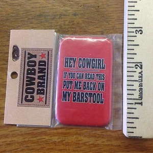 Calamita frigo marca cowboy "Ehi cowgirl se riesci a leggere questo mettimi..." - Foto 1 di 2