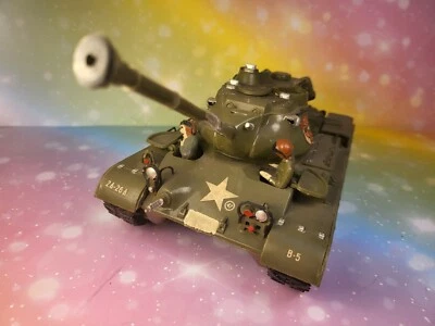 Plastic model kit assembled (NO MATCHBOX) incomplete/brocken parts UNMARKED.. - Immagine 1 di 4