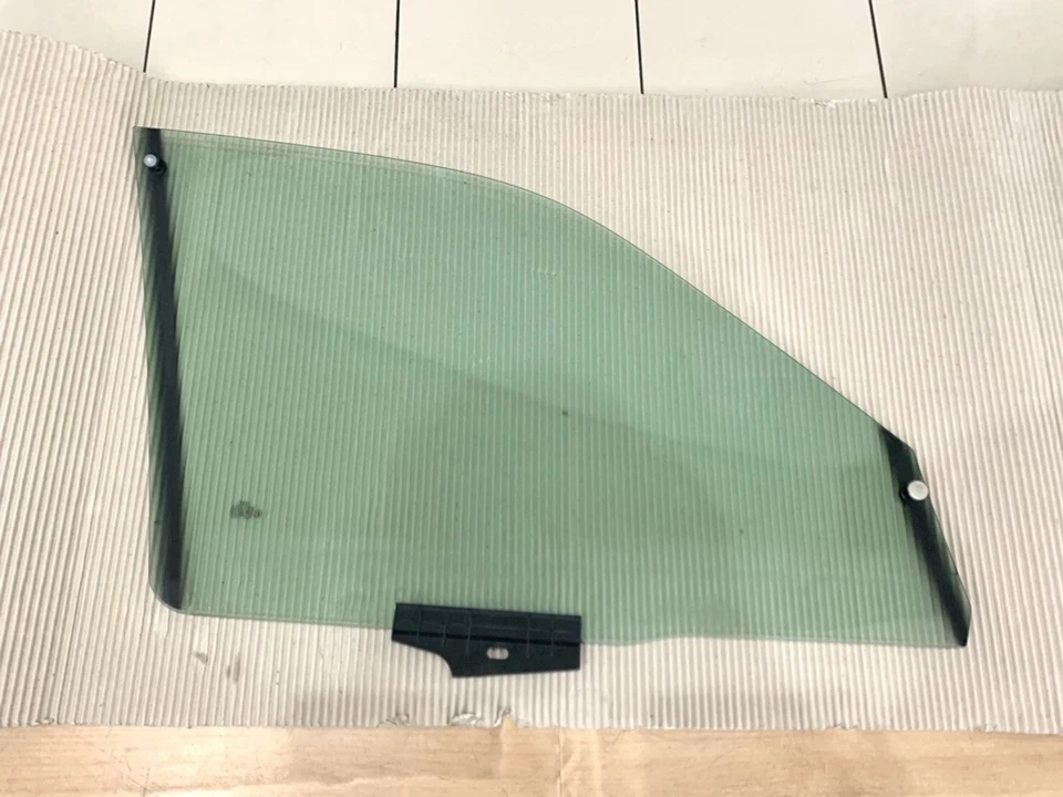 Genuine 4A0845021A Front Left Window For AUDI A100 - Image 1 of 4