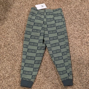 NWT Authentic Nike Jogger Kids Oil Green M Swoosh Just Do It Graphic - Picture 1 of 4