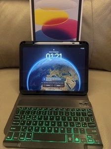 Apple IPad 10 Generazione Con Tastiera Bluetooth, Penna E Cover Pari Al Nuovo - Afbeelding 1 van 12