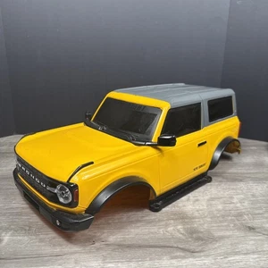 Carrozzeria cingolata Ford Bronco radiocomandata nuova luminosa scala 1:8 giallo grigio nero 20" - Foto 1 di 9