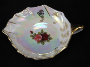 Vintage Karlsbader handbemalter Rosenstrauß, goldverzierte Schale mit Henkel - Bild 1 von 9