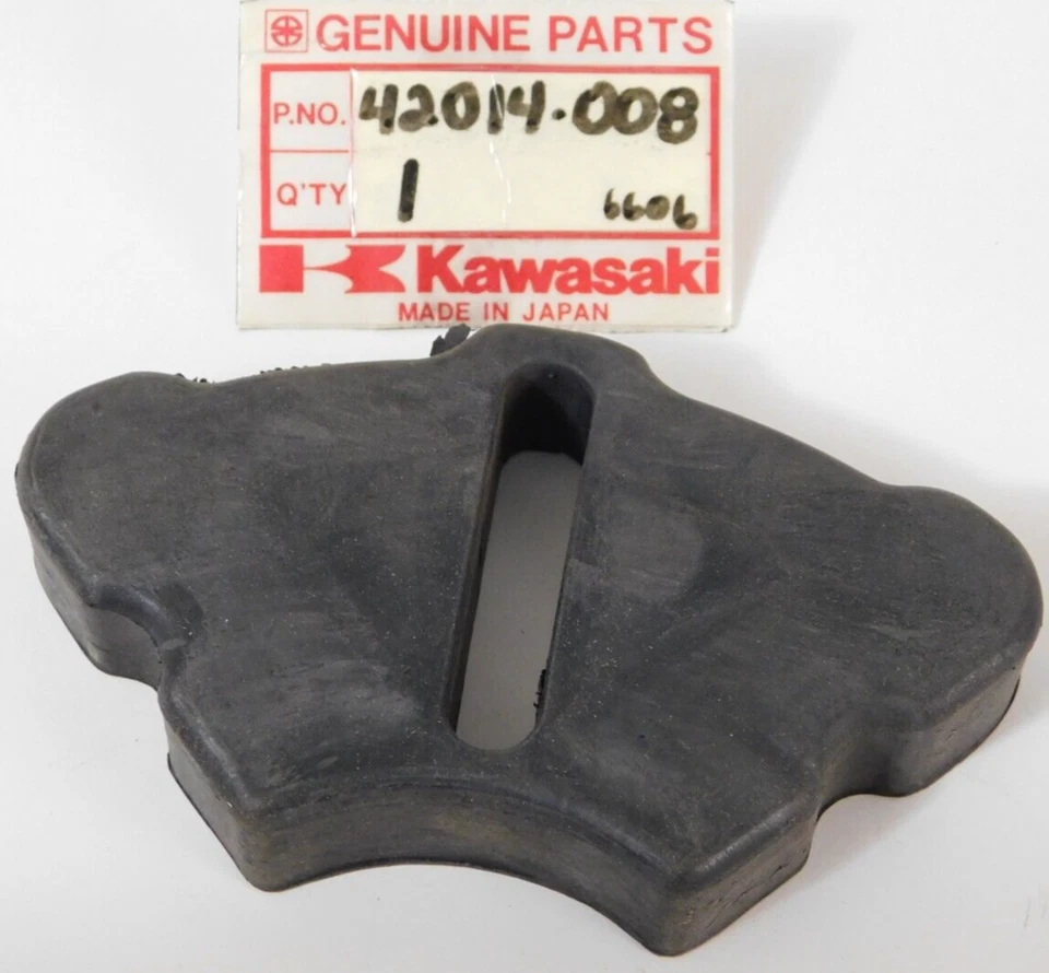 1 NOS Genuine Kawasaki A1 A7 S2 S3 KH400 Cush Drive Damper Rubber OEM 42014-008 - Image 1 of 3