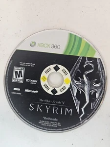 xbox 360 skyrim disc only NEEDS RESURFACED - Picture 1 of 1
