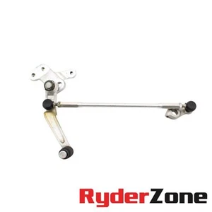 2006 2007 SUZUKI GSXR600 GSXR750 SHIFTER LINKAGE GEAR SELECTOR BRACKET MOUNT - Picture 1 of 8