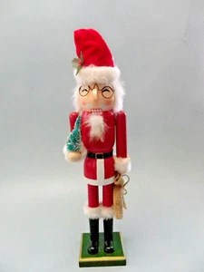 Papá Noel Cascanueces Artesanal de Madera Ashland con Árbol de Navidad 15" de Alto - Imagen 1 de 6