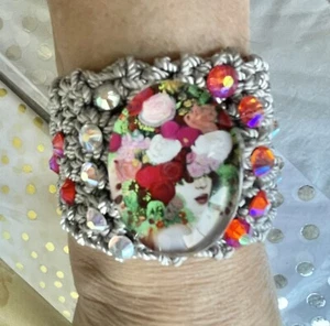 Hand Knits 2 Love Bracelet Woman Flowers Cabochon Crystals Beads Silver Crochet - Bild 1 von 11
