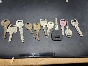 Auto Keys Vintage Ford GM Car Keys Truck Pick Up Aluminum Lot Of 10 - Picture 1 of 3