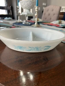 Vintage Glasbake geteilt Backform Servierschale blaue Distel Blume Milchglas - Bild 1 von 5