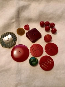 15 Vintage Bakelite Buttons Reds & Greens Range 1/2 In To 1-1/2 In Beautiful!!! - Picture 1 of 7