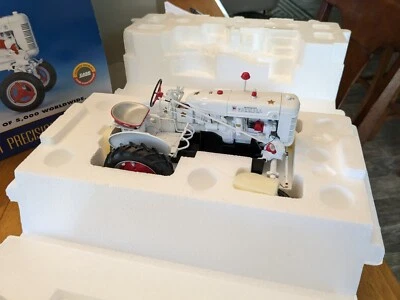Franklin Mint 1/12 Case Farmall Super A White Demonstrator Tractor in Box - Image 1 of 4