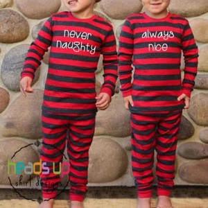 Zwilling Weihnachten Schlafanzug Junge oder Mädchen Geschwister Kinder PJs Never Naughty Always Nice - Bild 1 von 1