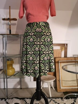 Falda de seda Foto 1 de 4