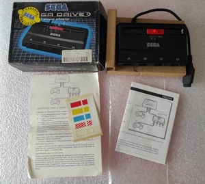 SEGA Portugal Mega Drive 4 Four Player Adaptor Multitap Boxed Megadrive CIB - Picture 1 of 13