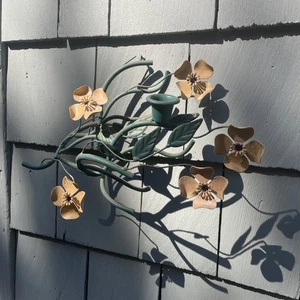 "Escultura de arte de pared de metal Tole pintado de 12"" 5 flores de madera de perro 1 candelabro" - Imagen 1 de 2