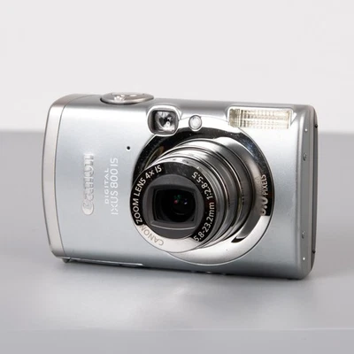 Canon Ixus 800 IS digital compact camera - silver - Image 1 of 4