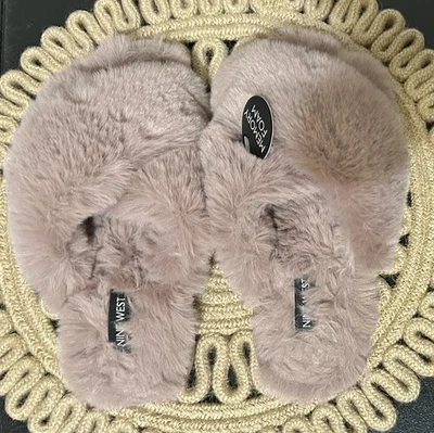 Chinelos de espuma com memória banda cruzada difusa pele sintética lavanda Nine West 7-8 médio - Imagem 1 de 4