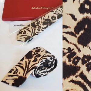 SALVATORE FERRAGAMO TIE BEIGE BLACK SILK FLOWER CANDY AUTH BOX 2.35" WIDTH - Picture 1 of 10