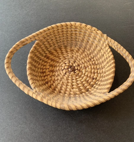 Hand-woven Gullah Sweetgrass Basket South Carolina Oval With Handles Cover