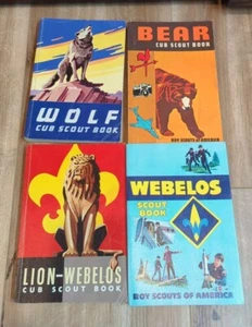Lote de 4 libros de colección Webelos Wolf Lion Bear Cub Scout pocas marcas de bolsillo  - Imagen 1 de 9