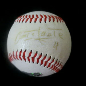 Omar Infante Braves/Tigers Autogramm Baseball #2 Light Sig MLB Holo - Bild 1 von 3