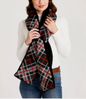 NWT - Vera Bradley Quilted Reversible Scarf ~ Paris Plade ~ Sherpa / nylon - Image 1 of 4