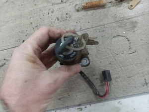 1986 YAMAHA XT 350 Ignition Key Switch xt350 oem original - Picture 1 of 2