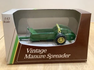 VINTAGE ERTL 1/43 JOHN DEERE TRACTOR MANURE SPREADER FARM TOY #5654 - Picture 1 of 9