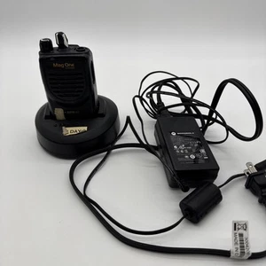 Motorola Mag One BPR40 / VHF Dwukierunkowe radio z ładowarką PRZECZYTAJ - Zdjęcie 1 z 7