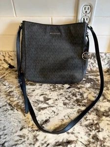 MICHAEL KORS JET SET TRAVEL LARGE MESSENGER CROSSBODY BAG MK SIGNATURE BLACK - Picture 1 of 8