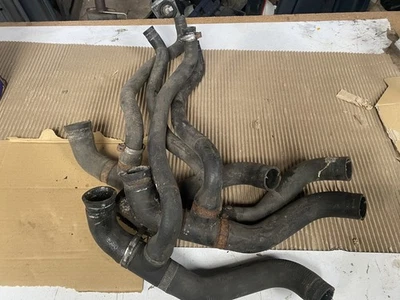 Tubo de manguera de refrigerante de radiador inferior CF2 y CF3 Alfa Romeo GTV y Spider 2.0 ts Ph2 Foto 1 de 2