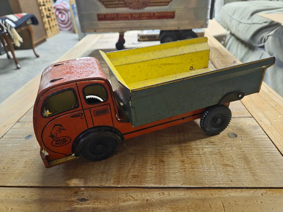 Camión de volteo Mustang Wolverine White 3000 años 50 Foto 1 de 4