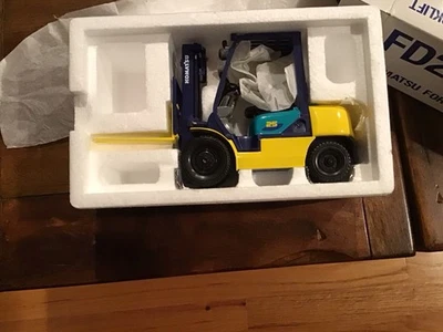 1:20 Scale Die Cast Fork Lift Fd25 Komatsu New In The Box  - Image 1 of 4