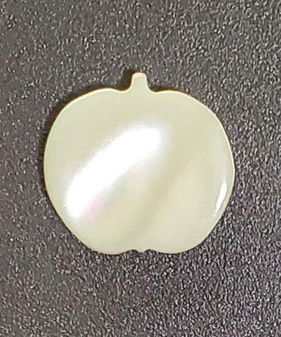 Troca Shell Apple Shape Self Shank Back ANTIQUE BUTTONS 36L - 7/8" - 22mm (B51) Cover