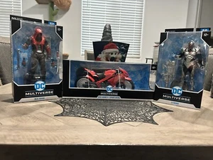 DC McFarlane Multiverse Lot Of 3 Red Hood, Cyborg & Red Hood Sportsbike On Hand - Picture 1 of 4