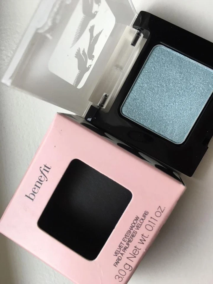 Sombra de ojos de terciopelo Benefit nueva en caja Snow Job 3,0 g / 0,11 oz. Foto 1 de 1