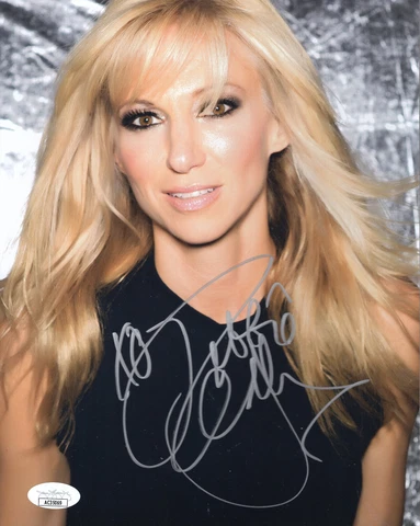 DEBBIE GIBSON HAND SIGNED 8x10 COLOR PHOTO       STUNNING+SEXY SINGER        JSA Cover